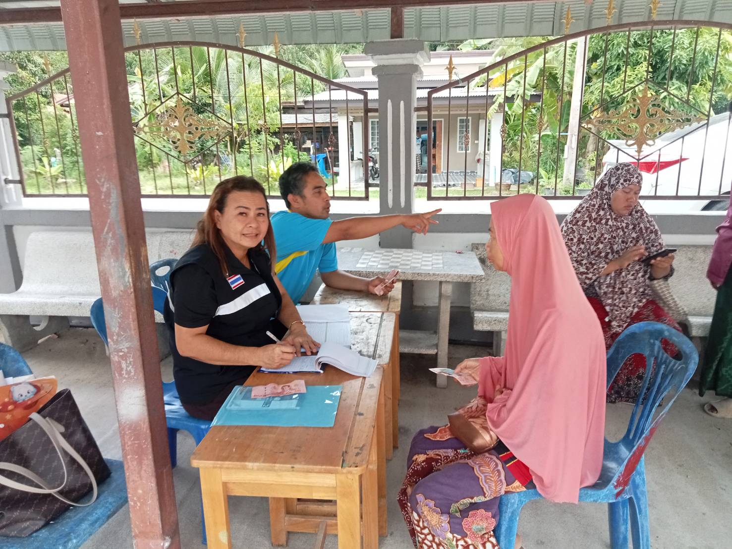 พช.ปะนาเระ ติดตามการรับชำระคืนเงินยืมโครงการแก้ไขปัญหาความยากจน (กข.คจ.) บ้านหัวเขาแก้ว หมู่ที่ 3 ตำบลบ้านกลาง💰💵